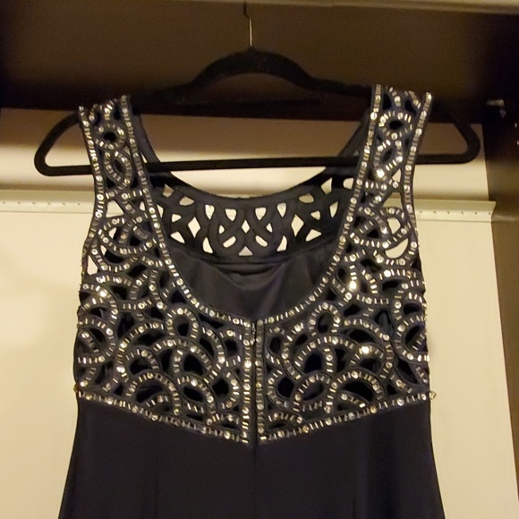 Gown - Picture 4 of 4